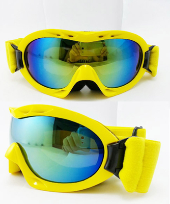 La Chine Lunettes de ski avec lentille anti-brouillard HD et protection UV400 pour le ski sur neige, pour les enfants TPU cadre PC double miroir fournisseur